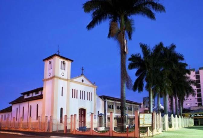 Hotel Golden Dolphin Com Cafe Da Manha! Piscinas 24H Caldas Novas Exterior photo
