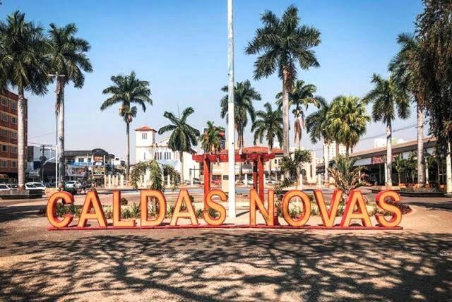 Hotel Golden Dolphin Com Cafe Da Manha! Piscinas 24H Caldas Novas Exterior photo